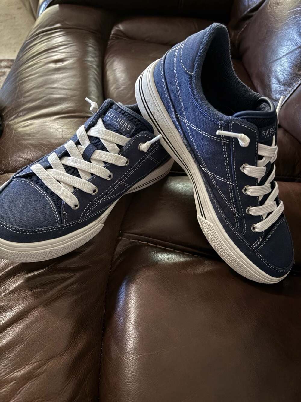 Skechers Arch Fit Arcade Size 8 Navy Canvas Sneakers